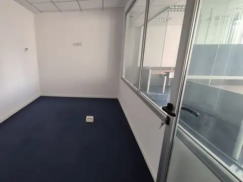 Oficina en Alquiler con 1 cochera