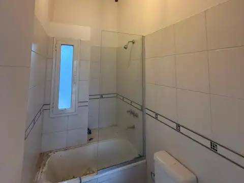 Casa en Alquiler con 2 cocheras