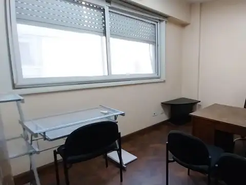 OFICINA 42MTS CON MUEBLES, BAÑO Y KITCHENETTE