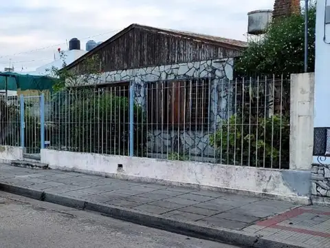 Casa Apta profesional céntrica en lote 375m². 11 de frente
