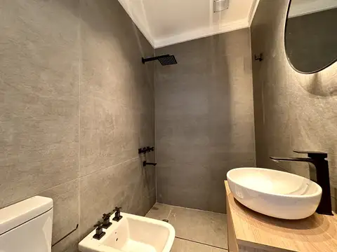 VENTA DEPARTAMENTO TRES AMBIENTES DE GRAN CATEGORIA EN LA ZONA MAS EXCLUSIVA DE SAN ISIDRO