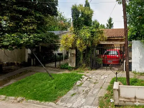 Venta Casa Castelar Norte calle Munilla al 3100