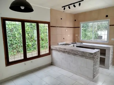 CASA 4 AMBIENTES -PERMUTA