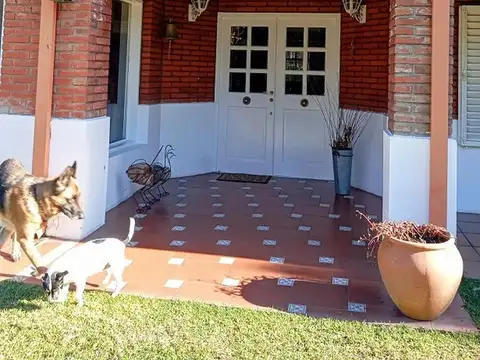 Casa 7 ambientes con 4 baños