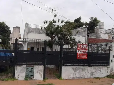 Casa con galpón en Villa Ballester
