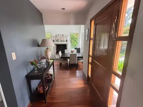 Casa en Venta con 3 cocheras