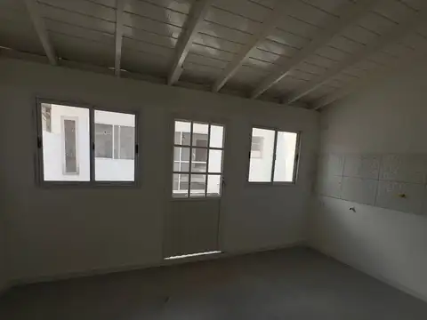 Depto Tipo Casa en Venta en Ciudad Jardin del Palomar, USD 155.000