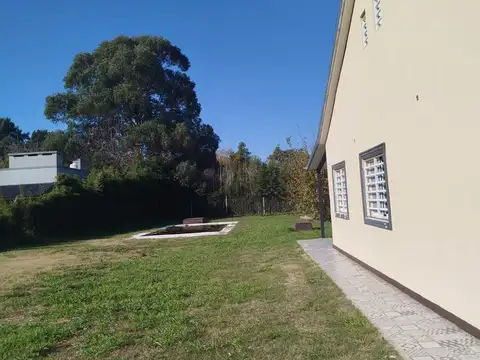 Casa 5 ambientes con 3 baños