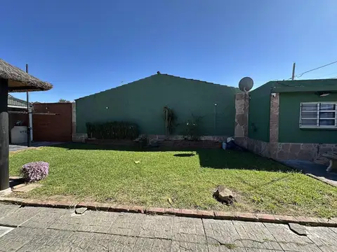 Casa 3 ambientes con 2 baños