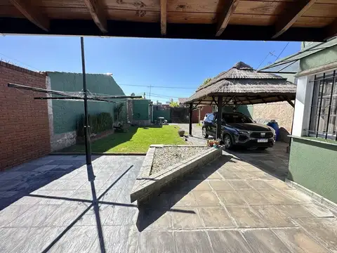 Casa en Venta con 3 cocheras