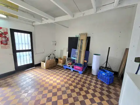 ALQUILER LOCAL COMERCIAL SOBRE IMPORTANTE UBICACION, AVENIDA REPUBLICA (DIAZ VELEZ), V. SARMIENTO.