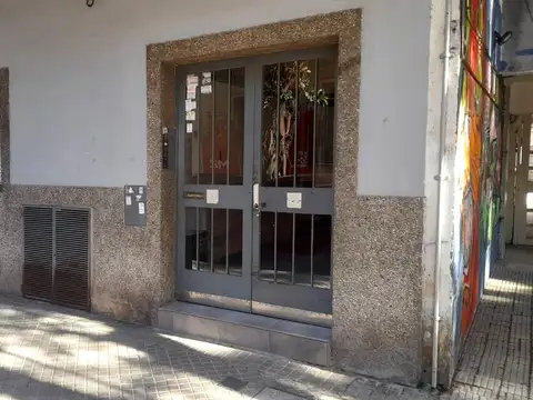 Juan Manuel de Rosas al 1200 - c/ terraza exclusiva 2do piso escalera