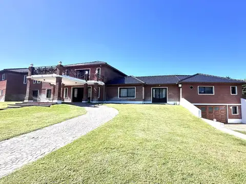 Venta Casa de 9 ambientes en Mar azul