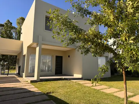 Alquiler temporal Casa 5 ambientes con pileta en Santa Ines Canning