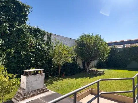 Casa en Venta con 4 cocheras