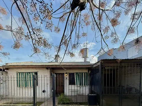 Se Vende Casa con Departamento Independiente en Francisco Álvarez, Moreno.
