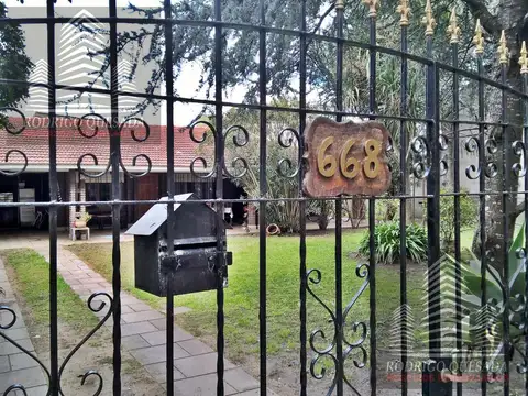 Casa en Venta con 1 cochera