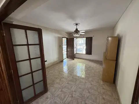 Casa 8 ambientes con 4 baños