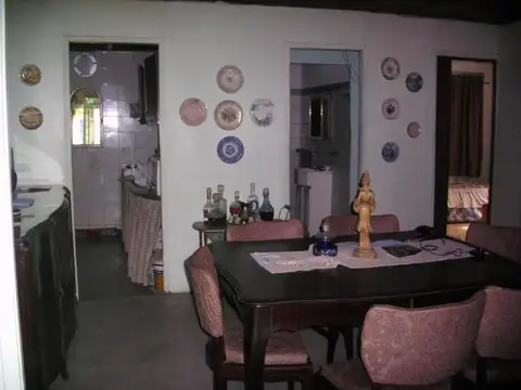 Casa 4 ambientes con 2 baños