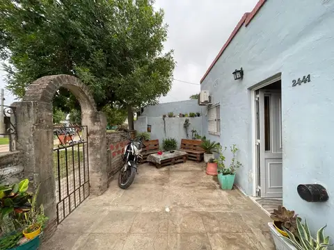 CASA DE 2 DORMITORIOS Y PATIO  SANTO TOME