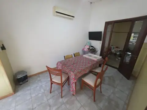 VENTA ALBERDI EXCELENTE CASA DOBLE COCHERA