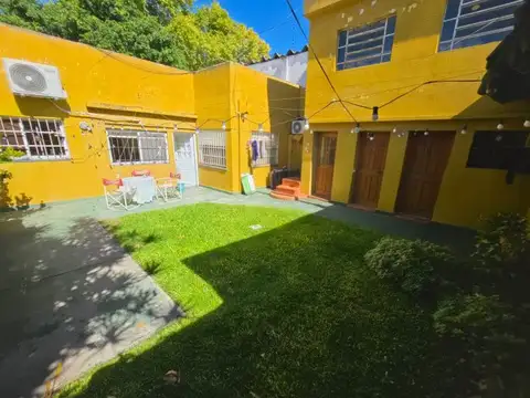 VENTA ALBERDI EXCELENTE CASA DOBLE COCHERA