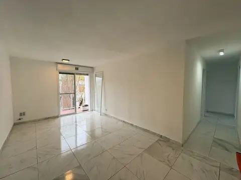 Departamento 4 ambientes con balcón REFACCIONADO