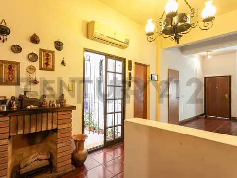 Casa 5 ambientes con 2 baños