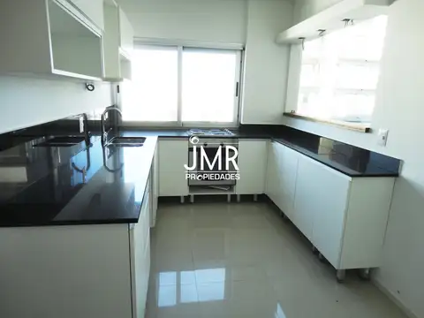 Departamento 3 ambientes con 4 baños