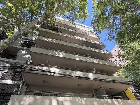 Departamento en venta en Barrio Lourdes, con amplio balcón