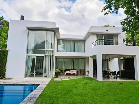 Casa en Venta con 5 cocheras