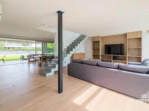 Casa 6 ambientes con 2 baños