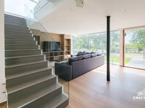 Casa en Venta con 2 cocheras
