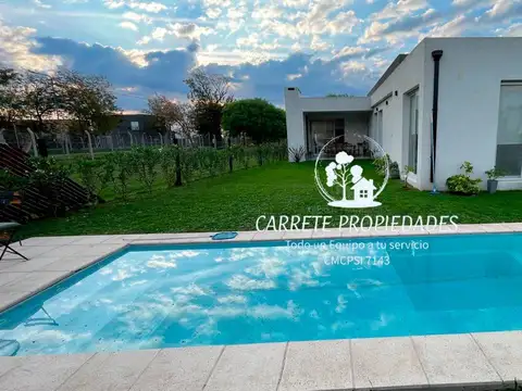 Casa en venta de 4 amb. Y pileta. Santa Elena. Pilar