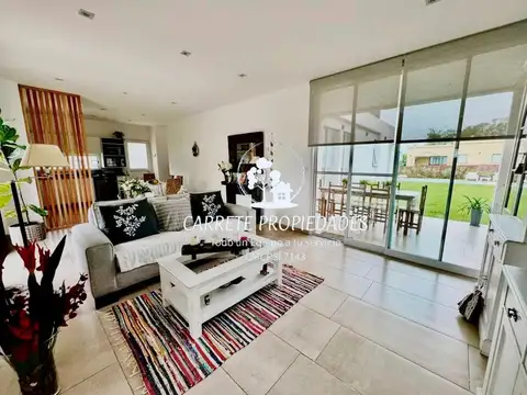 Casa 4 ambientes con 2 baños