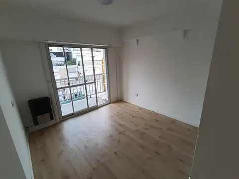 Departamento de 1 ambiente a la calle