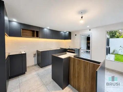 Depto Tipo Casa en Venta con 1 cocheras