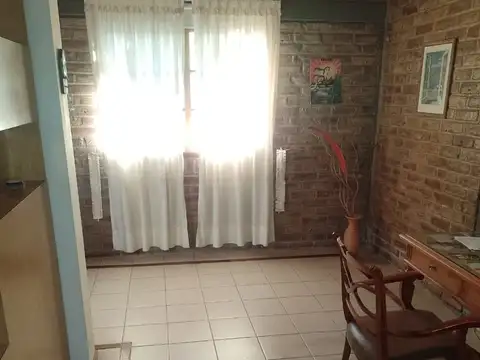 Casa 7 ambientes con 2 baños