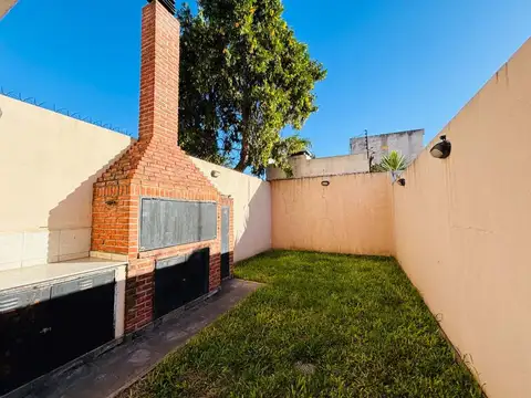VENTA DUPLEX 4 AMB HAEDO COCHERA PARRILLA JARDIN