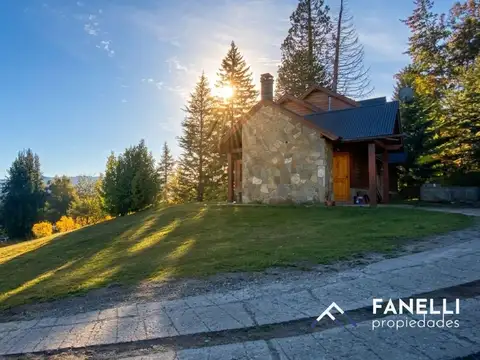 EXCLUSIVA CASA EN VENTA. VILLA LA ANGOSTURA (COD.105)