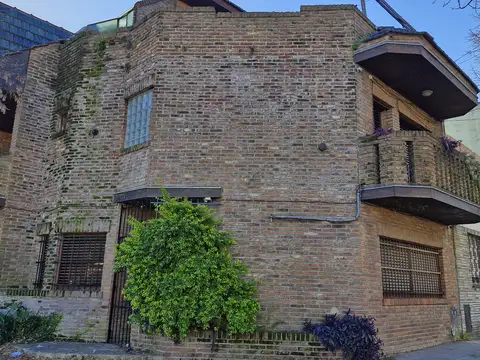 VENTA - CASA 4 AMBIENTES - TERRAZA - GARAGE