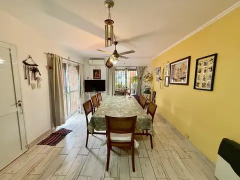 Casa 5 ambientes con 3 baños
