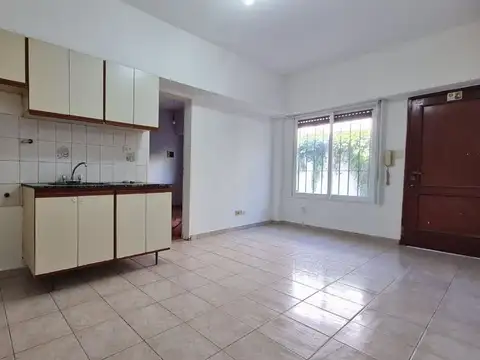Alquiler PH 3 ambientes. Patio. Villa Bosch