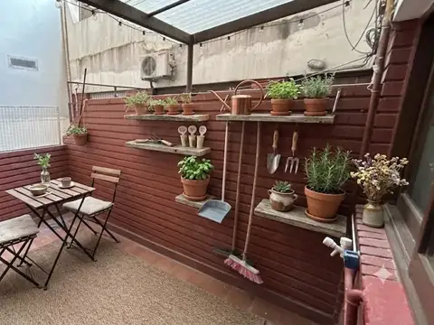 Departamento 2 ambientes con patio zona Caballito