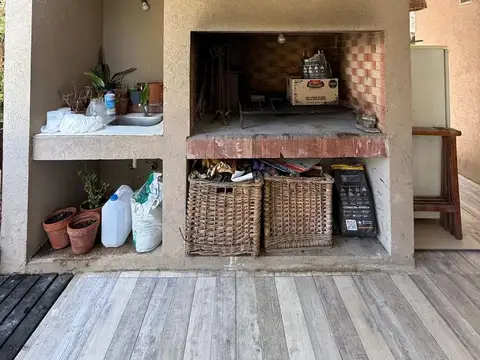 Casa 5 ambientes con 3 baños