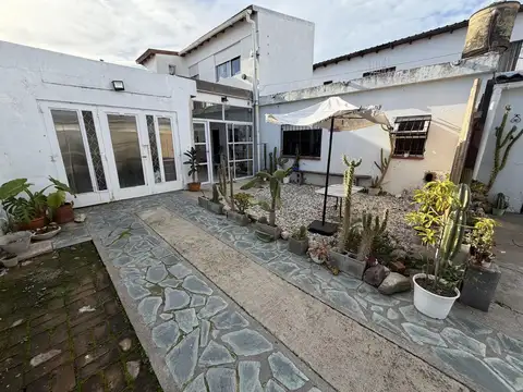 PH 5 Ambientes con patio, Barrio Las Avenidas - Irala 5200