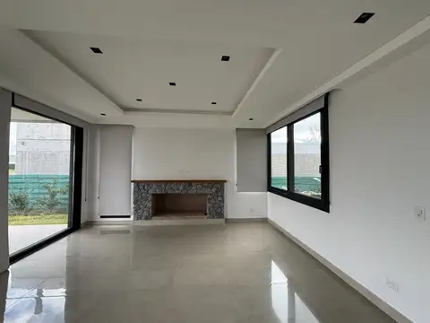 Casa 6 ambientes con 4 baños