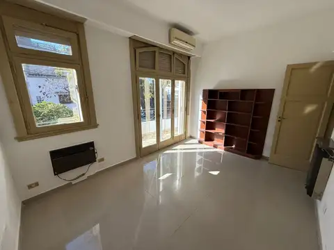 Depto Tipo Casa 6 ambientes con 2 baños