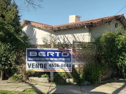 *NUEVO VALOR   *CASA EN ESQUINA DE 4 AMB. SOBRE LOTE DE 10,30 X 17,66 CON ENTRADA DE AUTO Y GARAGE