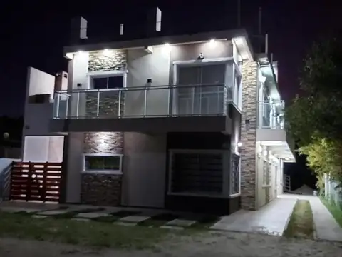 Casa 15 ambientes con 6 baños